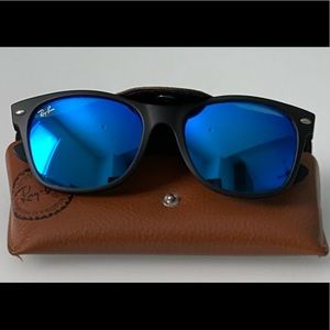 Ray-Ban Wayfarer-Blue mirror lenses